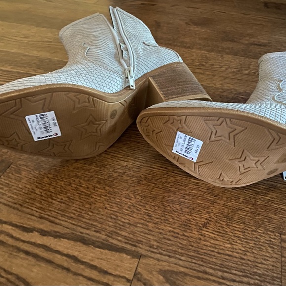 Dirty Laundry Bootie - Picture 2 of 7